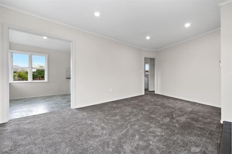Photo of property in 1 Sutton Crescent, Papakura, 2110