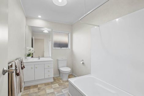 Photo of property in 1/6 Somerton Rise, Henderson, Auckland, 0612