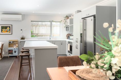 Photo of property in 15 Belize Grove, Grenada Village, Wellington, 6037