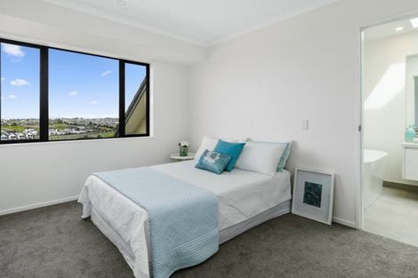 Photo of property in 13 Davey Crescent, Orewa, 0931