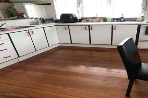 Photo of property in 125 Millbrook Road, Sunnyvale, Auckland, 0612