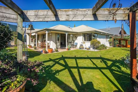 Photo of property in 330 Suffolk Road, Stoke, Nelson, 7011