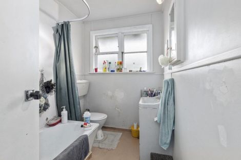 Photo of property in 214 Cambridge Terrace, Naenae, Lower Hutt, 5011