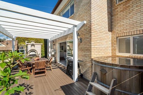 Photo of property in 17 Witton Place, Schnapper Rock, Auckland, 0632