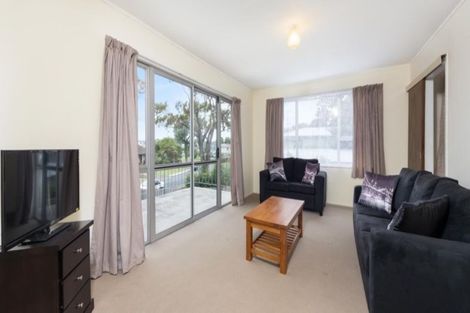 Photo of property in 18 St Catherine Crescent, West Harbour, Auckland, 0618