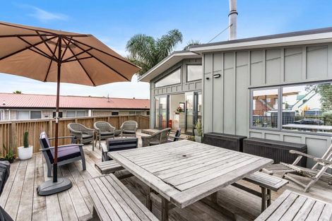 Photo of property in 221 Linton Crescent, Whangamata, 3620