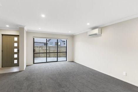 Photo of property in 16 Brindle Way, Newlands, Wellington, 6037