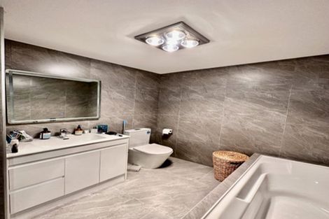 Photo of property in 2b Kororo Street, Northcote, Auckland, 0627