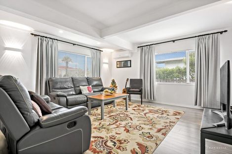 Photo of property in 13 Bodi Place, Te Atatu South, Auckland, 0610