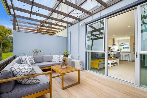 Photo of property in 9s Clearwater Cove, West Harbour, Auckland, 0618