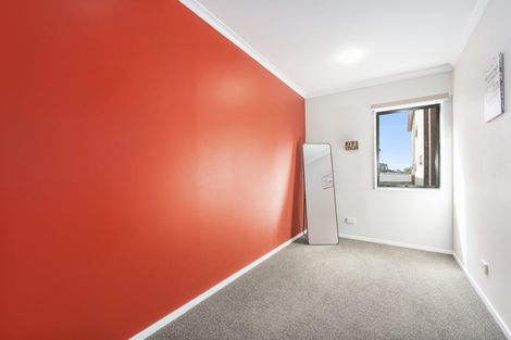 Photo of property in 11/17 Harbour View Road, Te Atatu Peninsula, Auckland, 0610