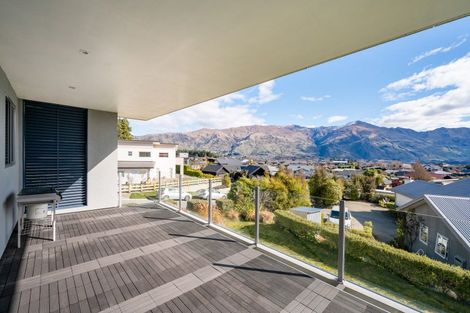 Photo of property in 5 Bovett Place, Wanaka, 9305