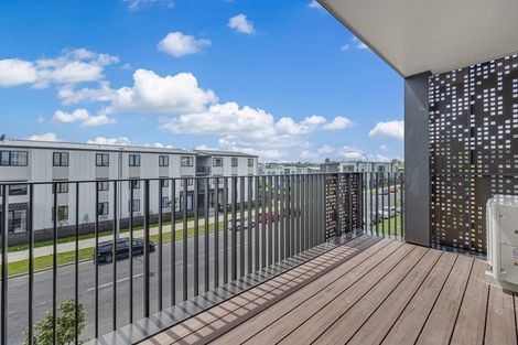 Photo of property in 10 Cessna Crescent, Mangere, Auckland, 2022