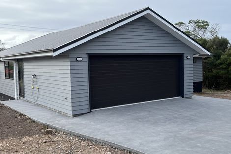 Photo of property in 24 Dudley Crescent, Cable Bay, 0420