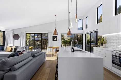 Photo of property in 3 Mcqueen Place, Arthurs Point, Queenstown, 9371