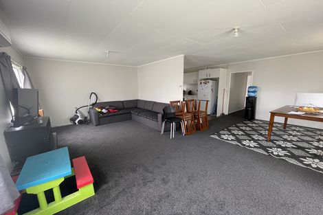 Photo of property in 2/5 Solveig Place, Randwick Park, Auckland, 2105