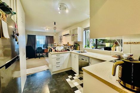 Photo of property in 2/92 North Avon Road, Richmond, Christchurch, 8013