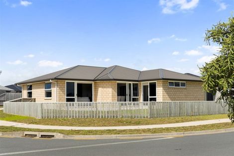 Photo of property in 4 Kotiate Street, Papamoa Beach, Papamoa, 3118