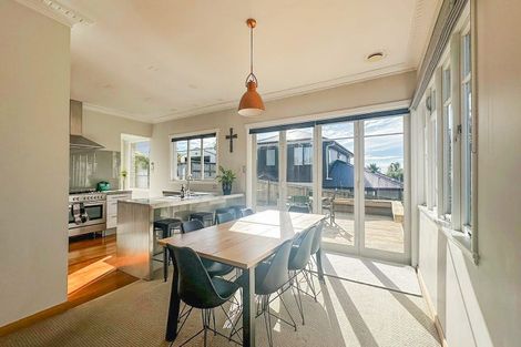 Photo of property in 6 Ridout Street, Maeroa, Hamilton, 3200