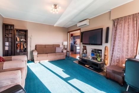 Photo of property in 13 Brooker Grove, Newlands, Wellington, 6037