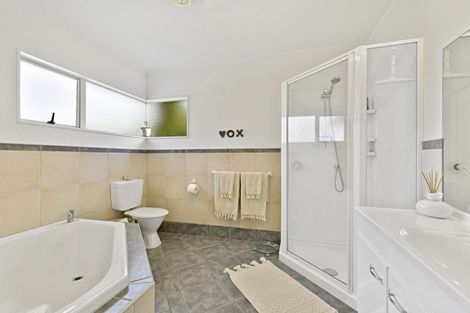 Photo of property in 10 San Lorenzo Rise, Henderson, Auckland, 0612