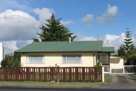 Photo of property in 690 Te Atatu Road, Te Atatu Peninsula, Auckland, 0610