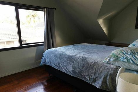 Photo of property in 21 Normanton Street, Glenfield, Auckland, 0629