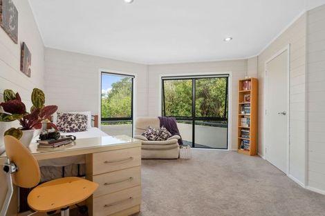 Photo of property in 23 Ngarahana Avenue, Paremoremo, Auckland, 0632