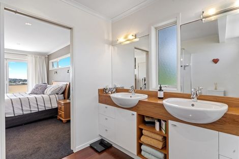 Photo of property in 29 Knights Road, Rothesay Bay, Auckland, 0630