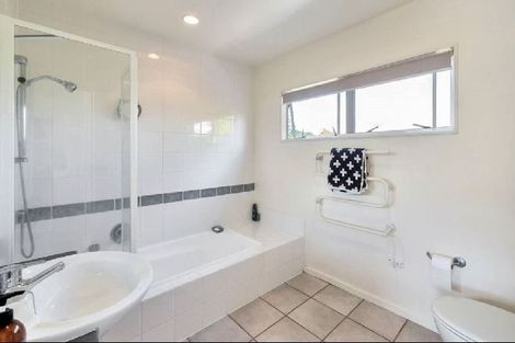 Photo of property in 2/41 Selwyn Crescent, Forrest Hill, Auckland, 0620