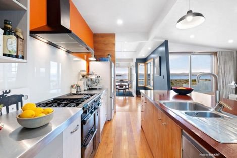 Photo of property in 42 Pukatea Street, Eastbourne, Lower Hutt, 5013