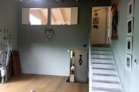 Photo of property in 1/42 Pokapu Street, Titirangi, Auckland, 0600