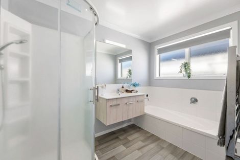 Photo of property in 11 Te Kio Crescent, Papamoa Beach, Papamoa, 3118