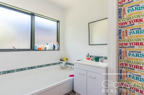 Photo of property in 31b Avonleigh Road, Green Bay, Auckland, 0604
