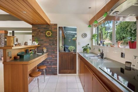 Photo of property in 5 Meanda Gardens, Sunnyhills, Auckland, 2010