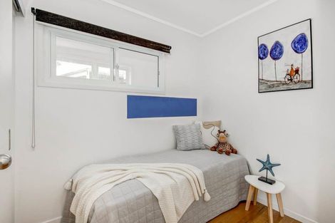 Photo of property in 5 William Souter Street, Forrest Hill, Auckland, 0620