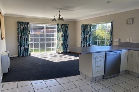 Photo of property in 16 Rosebank Avenue, Kelvin Grove, Palmerston North, 4414