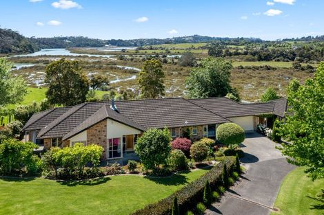 Photo of property in 85 Whangaparaoa Road, Red Beach, 0932