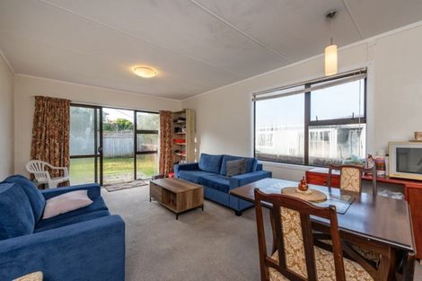 Photo of property in 42a Salford Street, Newlands, Wellington, 6037