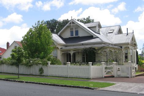 Photo of property in 117 Wheturangi Road, Greenlane, Auckland, 1051