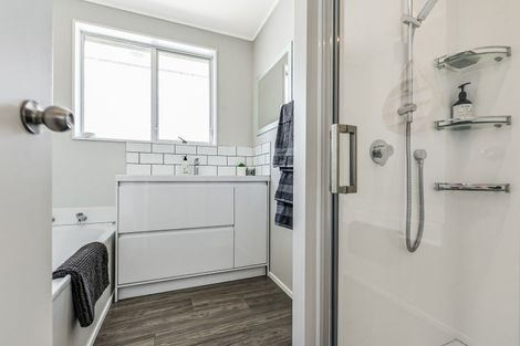 Photo of property in 102 Oakfield Crescent, Pukete, Hamilton, 3200