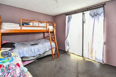 Photo of property in 1/3 Barneys Farm Road, Clendon Park, Auckland, 2103