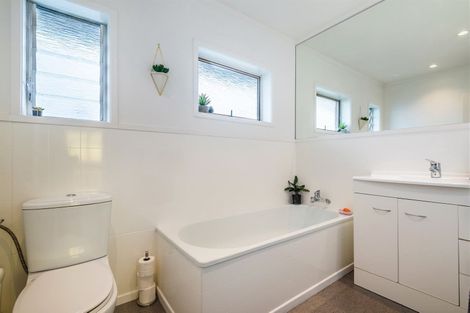 Photo of property in 2/70 Beresford Street, Bayswater, Auckland, 0622