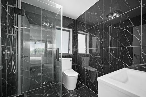 Photo of property in 25a Athena Drive, Totara Vale, Auckland, 0629