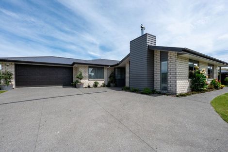 Photo of property in 8 Larches Lane, Kinloch, Taupo, 3377