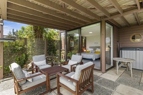 Photo of property in 60 Pacific Parade, Army Bay, Whangaparaoa, 0930