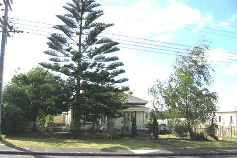 Photo of property in 84 Verran Road, Birkdale, Auckland, 0626