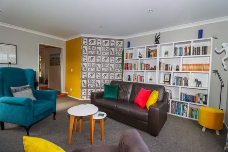 Photo of property in 16 La Lena Grove, Fitzherbert, Palmerston North, 4410