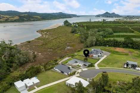 Photo of property in 32 North Ridge Drive, Pauanui, 3579