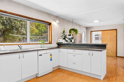 Photo of property in 122 Aorangi Road, Bryndwr, Christchurch, 8053